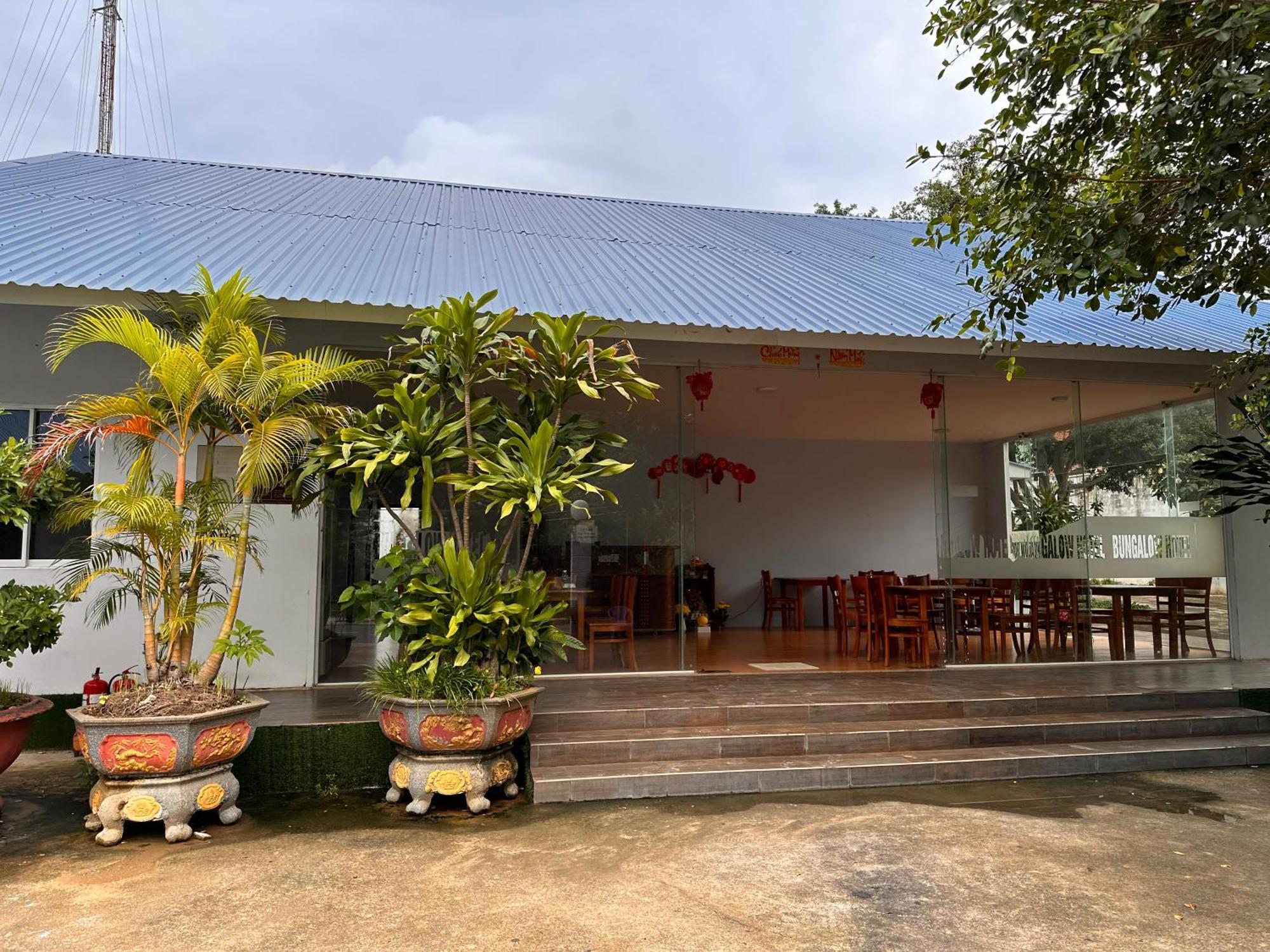 Bungalow Hotel Chi Khu Co Ong Exteriör bild