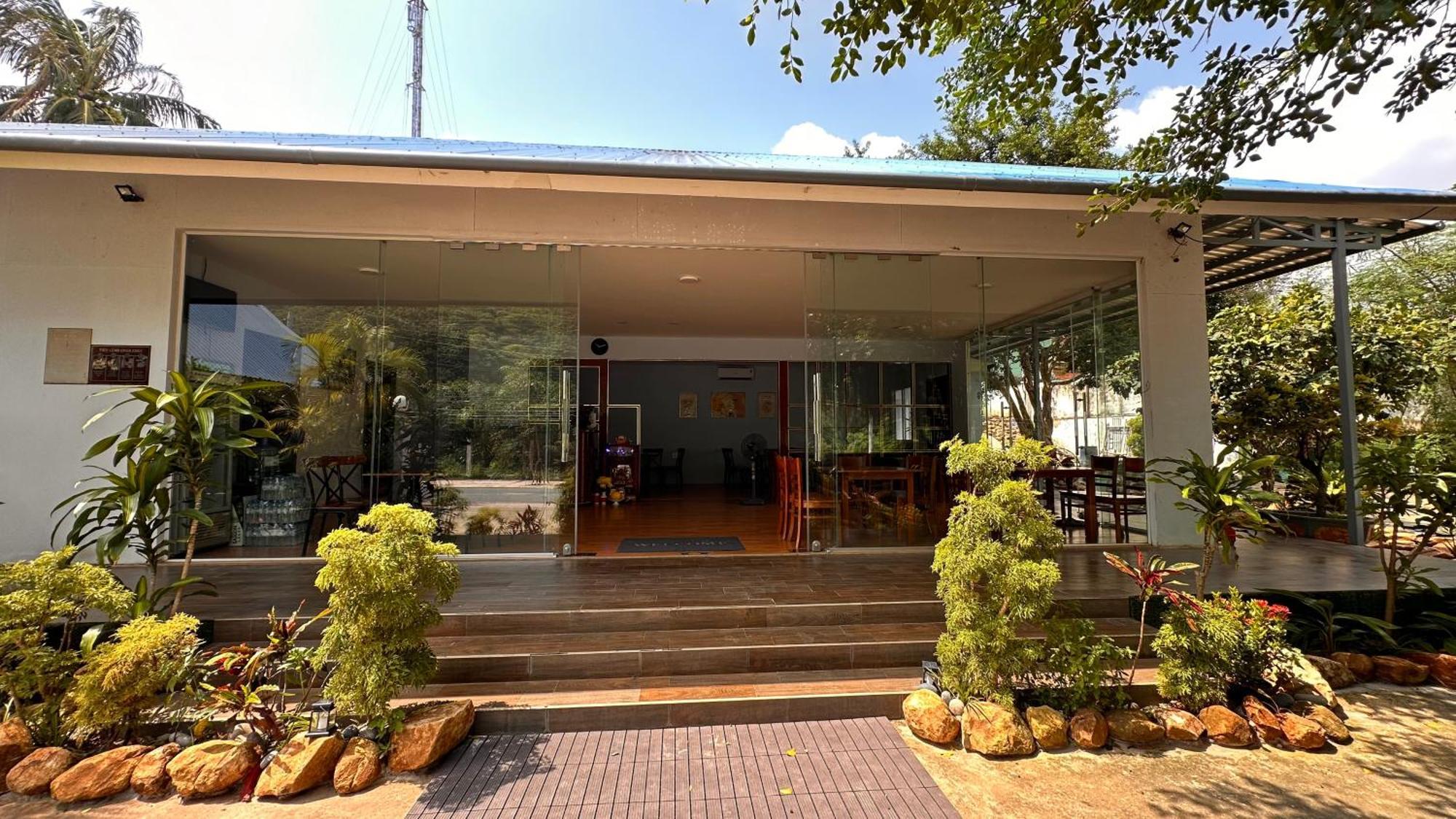 Bungalow Hotel Chi Khu Co Ong Exteriör bild