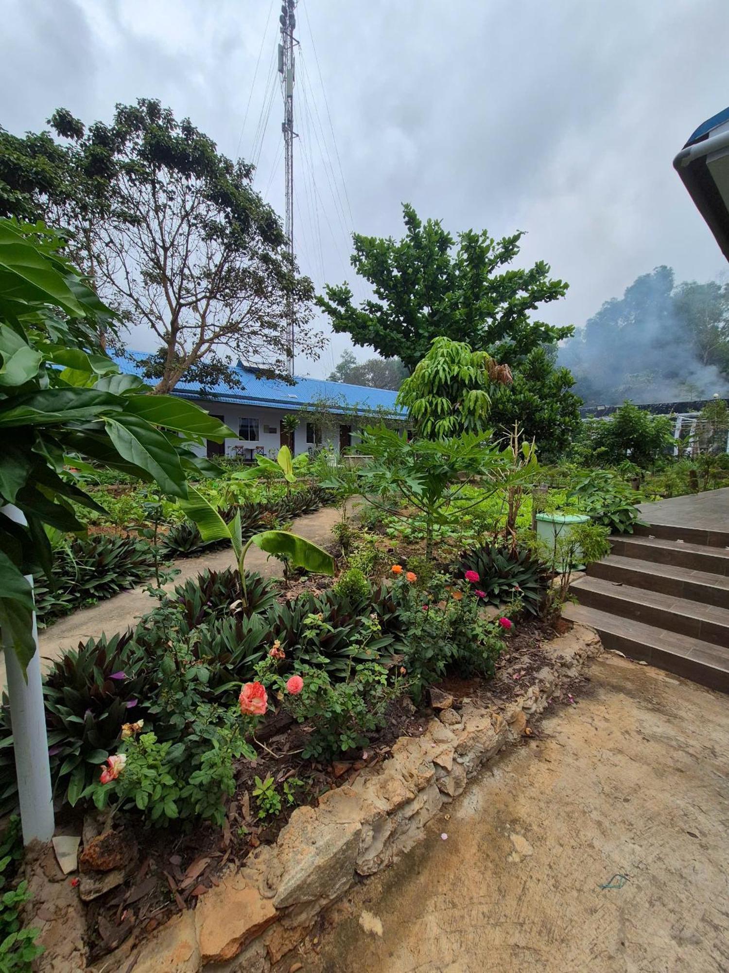 Bungalow Hotel Chi Khu Co Ong Exteriör bild